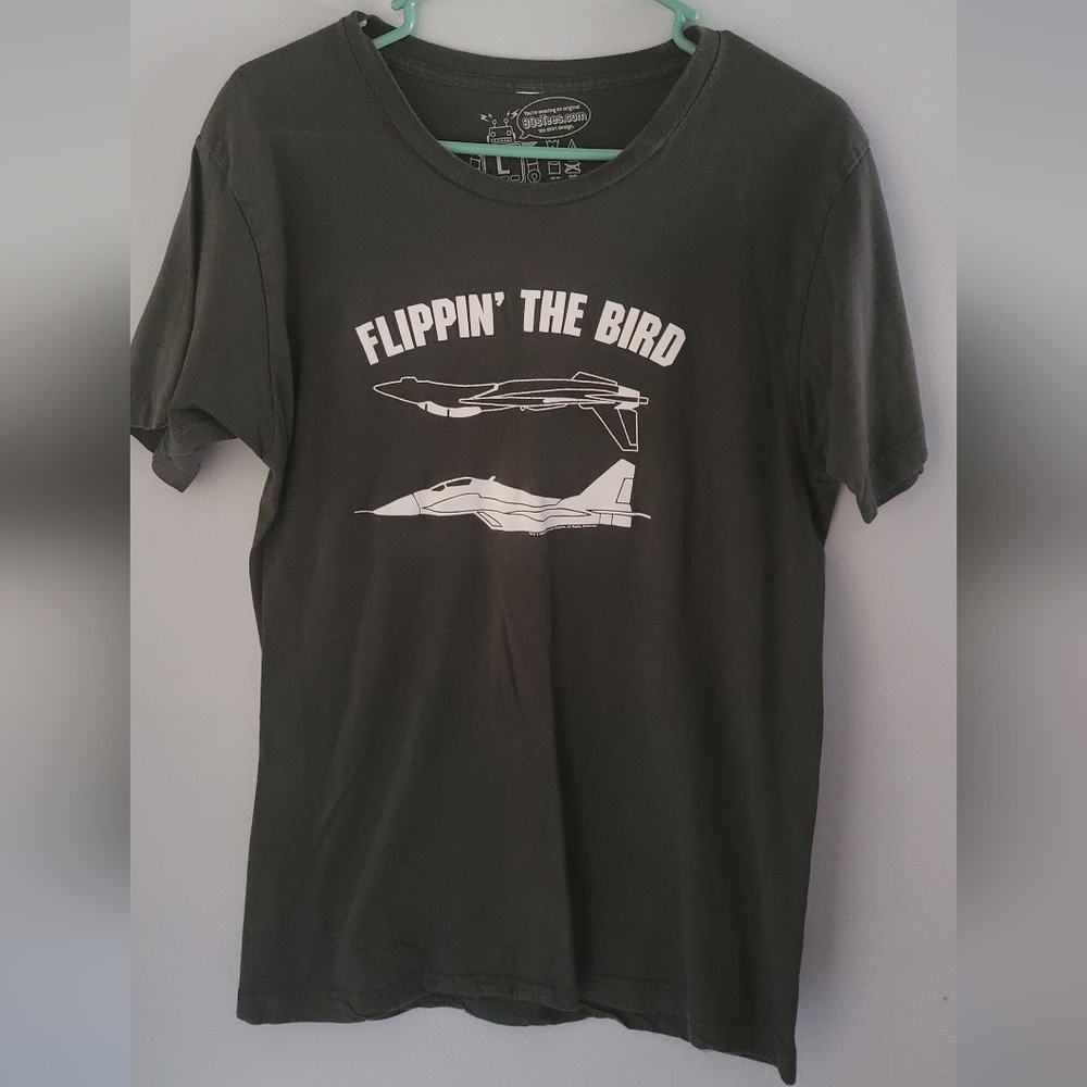Mens SzL Top Gun Tshirt darker grey color